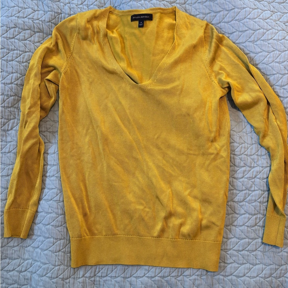 Banana Republic Metallic Gold V-Neck Sweater